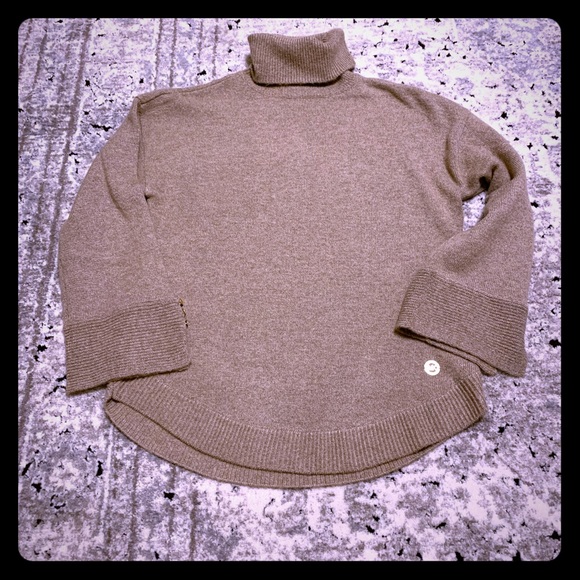 MICHAEL Michael Kors Sweaters - ✨Brand New Micheal Kors Ladies Sweater✨